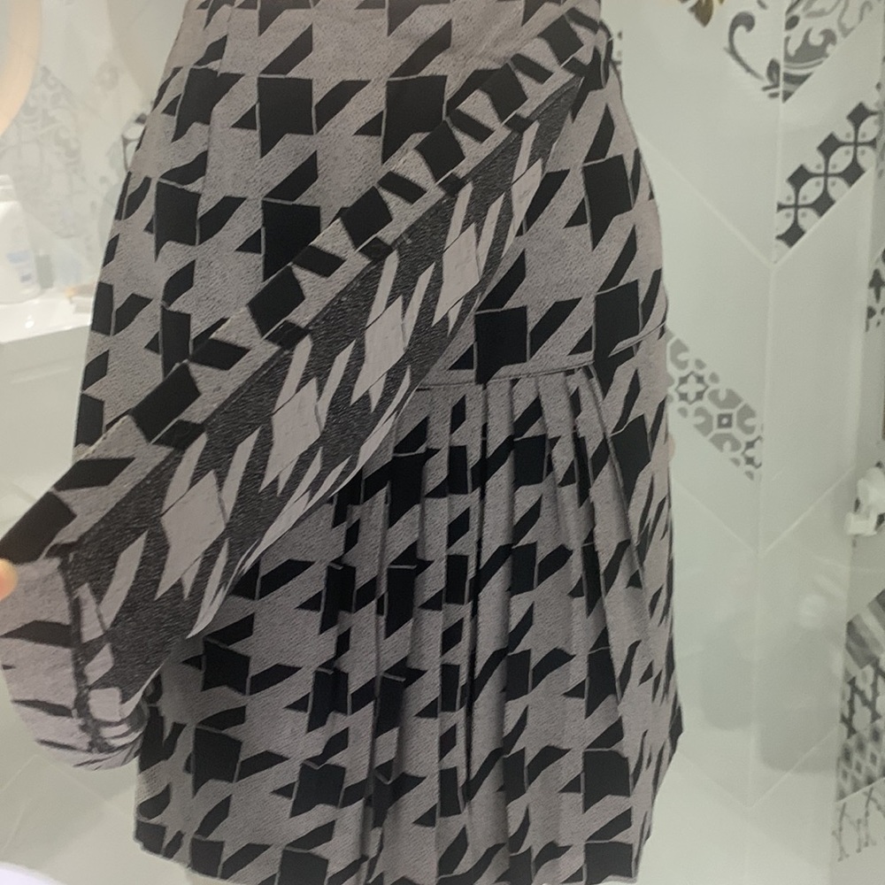 Made in 🇫🇷VTG 90’ Beautiful Grey/Black Houndstooth Wrap Skirt